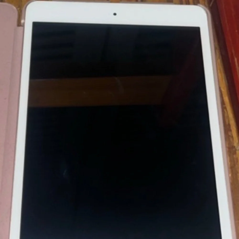 Apple IPad 2 Generation. Good for Children and Adults with Daily Tasks.👌